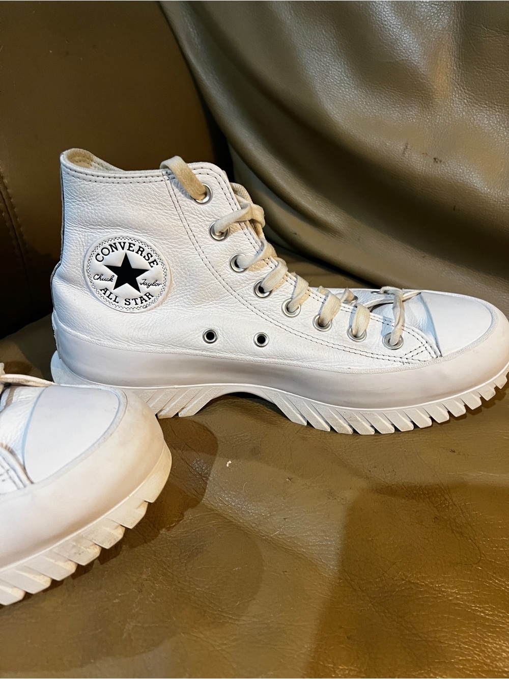 Converse Chuck Taylor All Star Lugged 2.0 Leather High-Tops